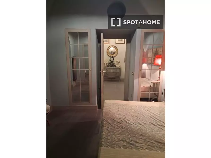 Immagine 15 di Appartamento in affitto  in Via Chiaia a Napoli