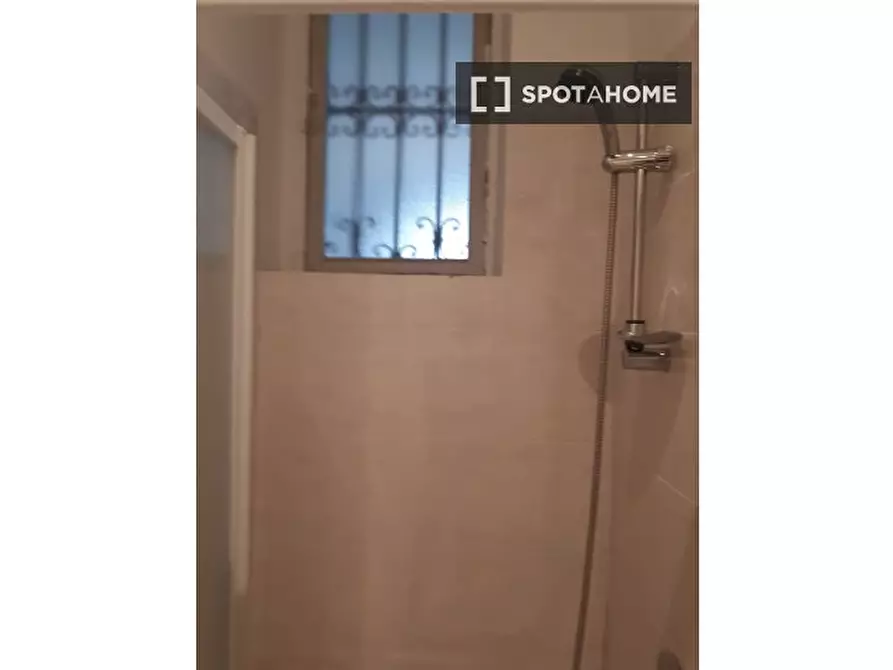Immagine 12 di Camera condivisa in affitto  in C.so Inghilterra a Torino