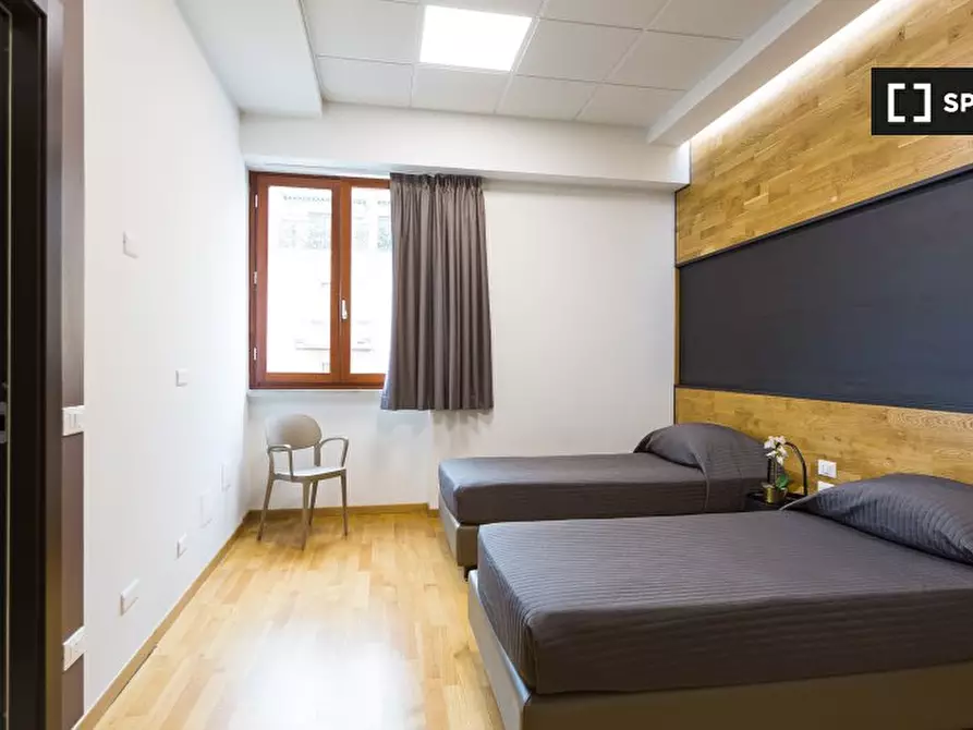 Immagine 10 di Camera condivisa in affitto  in Via di Acqua Bullicante a Roma