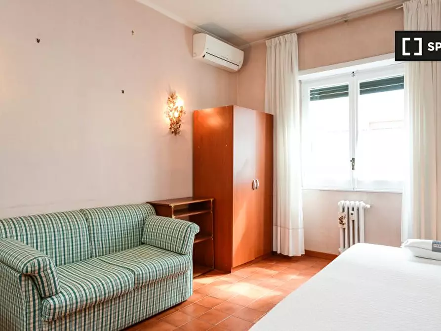 Immagine 2 di Camera condivisa in affitto  in Lungotevere Dante, 00146 Roma RM, Italy a Roma