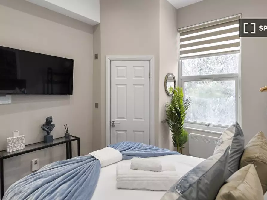 Immagine 8 di Ufficio in affitto  in flat a Tottenham