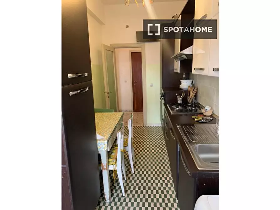 Immagine 4 di Camera condivisa in affitto  in Via dei Monti di Creta a Roma