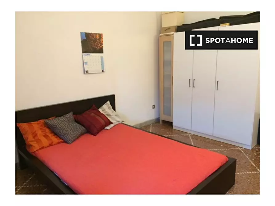 Immagine 3 di Camera condivisa in affitto  in Viale Furio Camillo, 00181 Roma RM, Italy a Roma