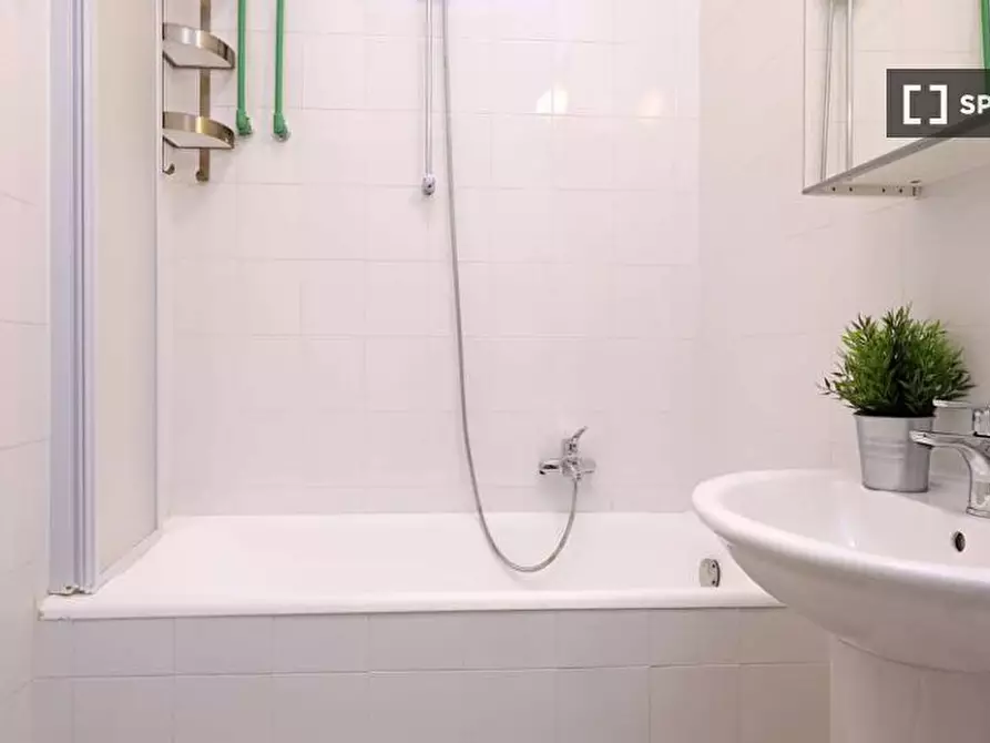 Immagine 11 di Camera condivisa in affitto  in Via dei Giornalisti a Roma
