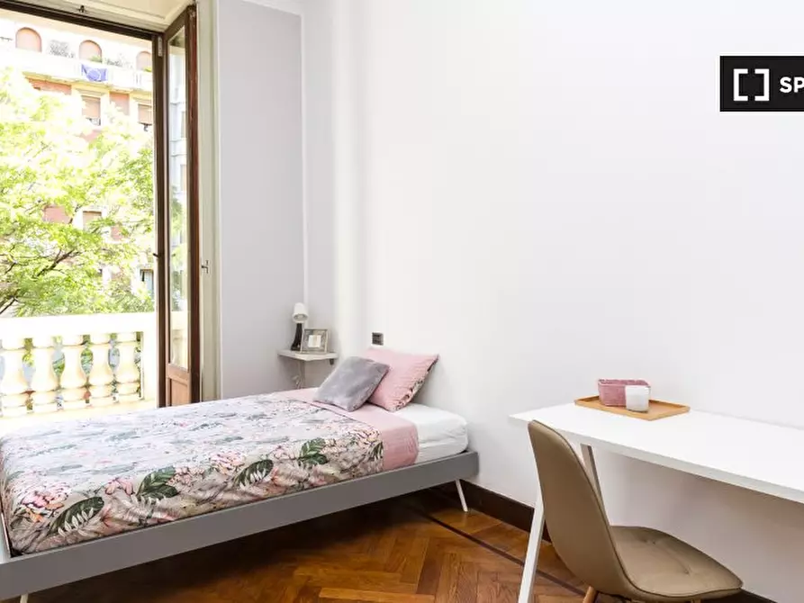 Immagine 3 di Camera condivisa in affitto  in Viale Regina Giovanna a Milano