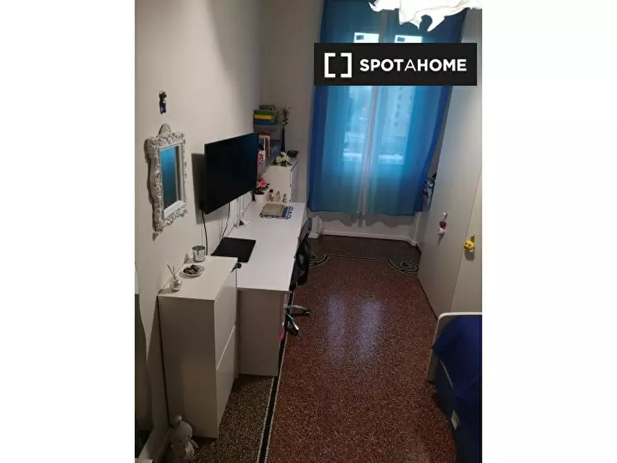 Immagine 8 di Camera condivisa in affitto  in Via Montevideo a Genova