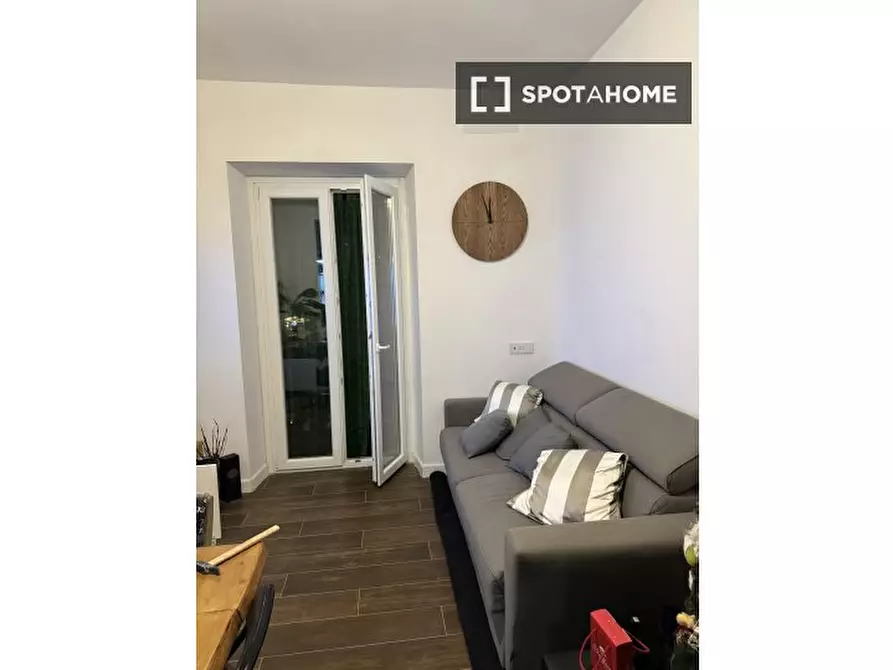 Immagine 8 di Camera condivisa in affitto  in Via Publio Valerio a Roma