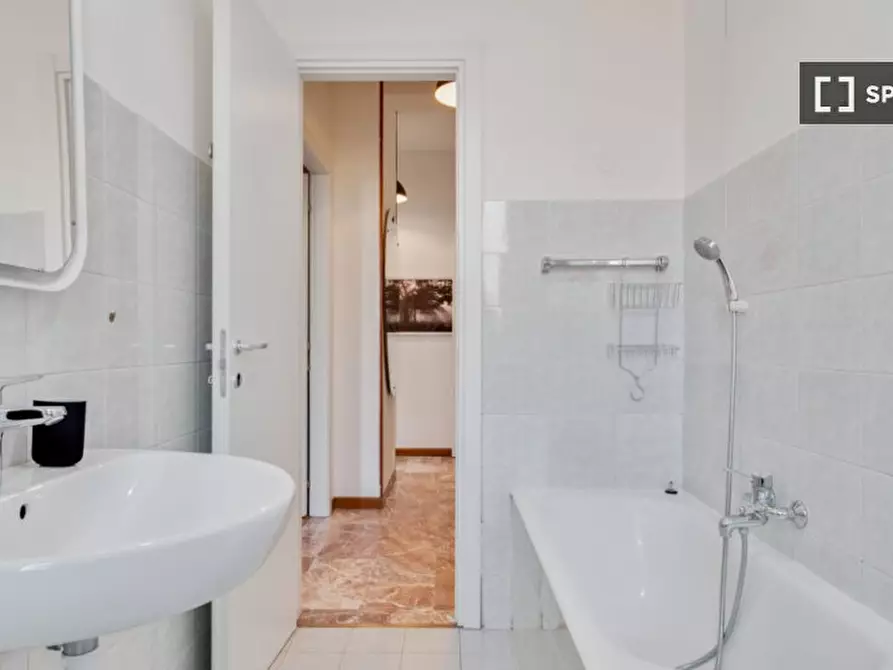 Immagine 4 di Camera condivisa in affitto  in Viale Monza a Milano