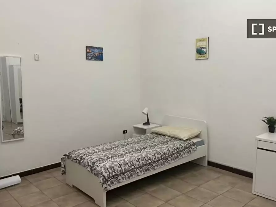 Immagine 3 di Camera condivisa in affitto  in Via Cesare Rosaroll a Napoli
