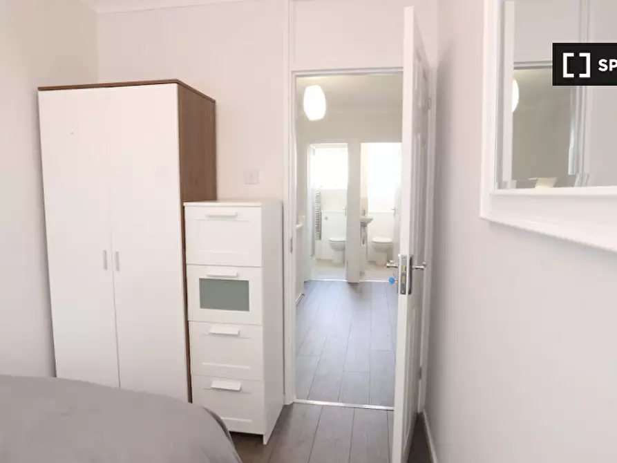 Immagine 13 di Camera condivisa in affitto  in Morant Street a Poplar