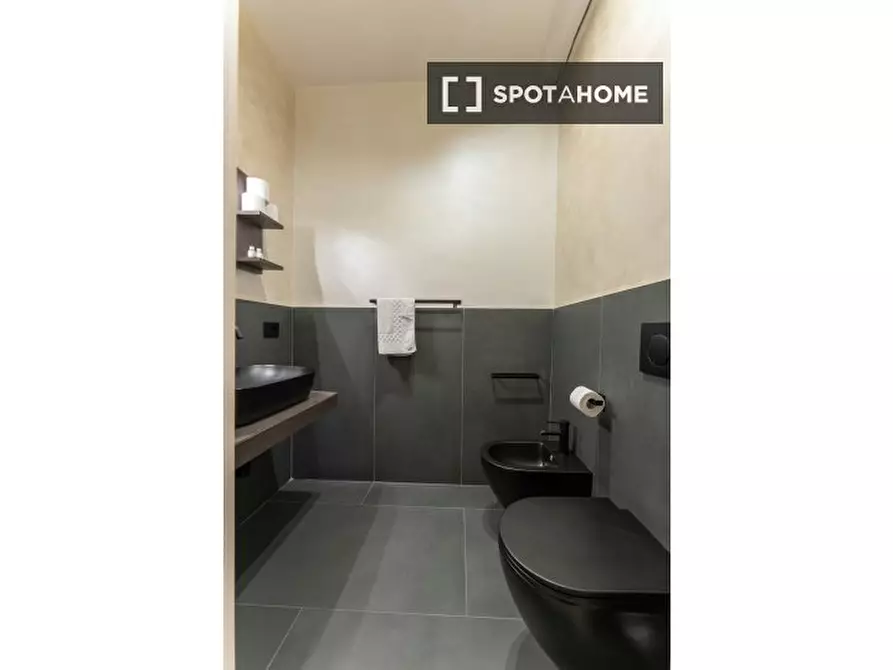 Immagine 11 di Camera condivisa in affitto  in Via Faenza a Firenze