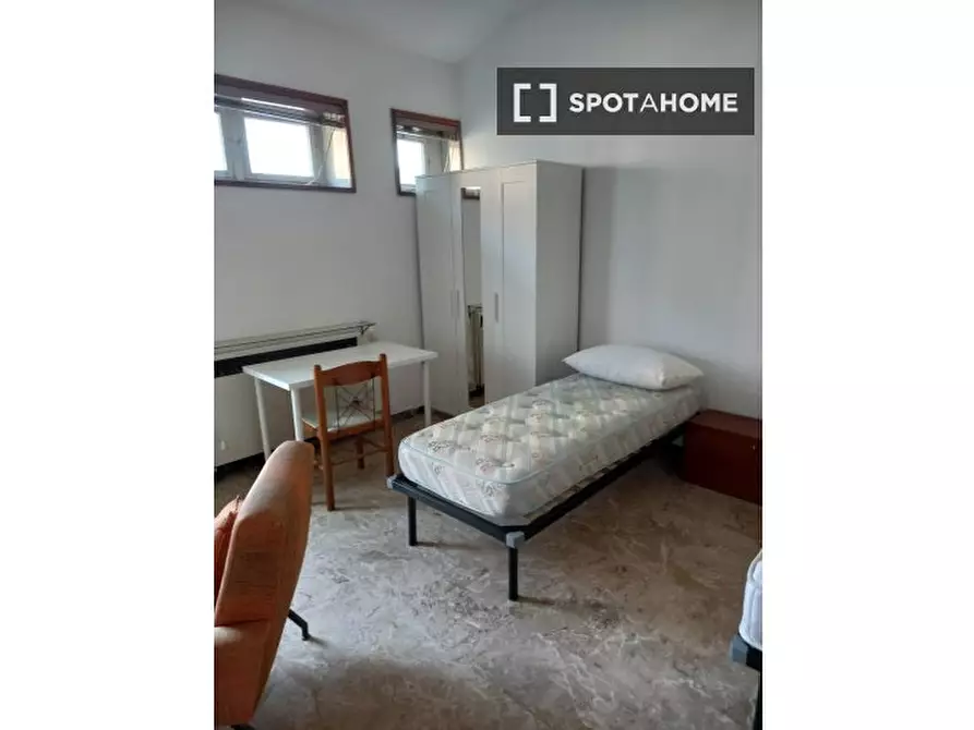 Immagine 2 di Camera condivisa in affitto  in Piazza S. Francesco a Bologna