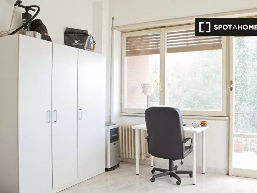 Immagine 3 di Camera condivisa in affitto  in Via Lero, 00144 Roma RM, Italy a Roma