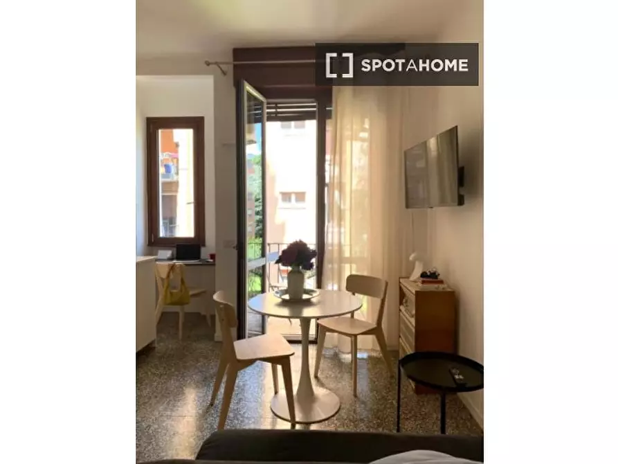 Immagine 1 di Appartamento in affitto  in Via Giacinto Bruzzesi a Milano