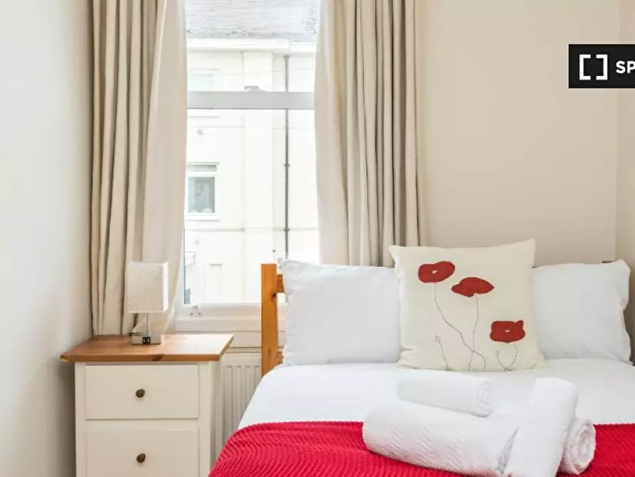 Immagine 2 di Appartamento in affitto  in (first floor flat) Westville Road a Hammersmith