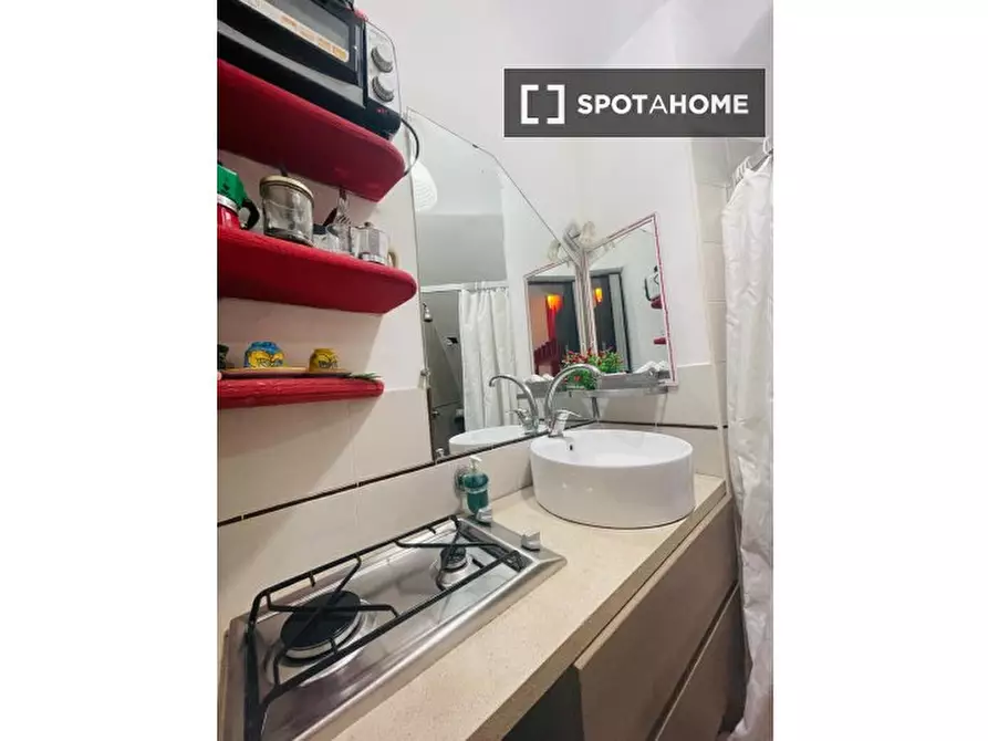 Immagine 17 di Appartamento in affitto  in Via Pellegrini a Napoli