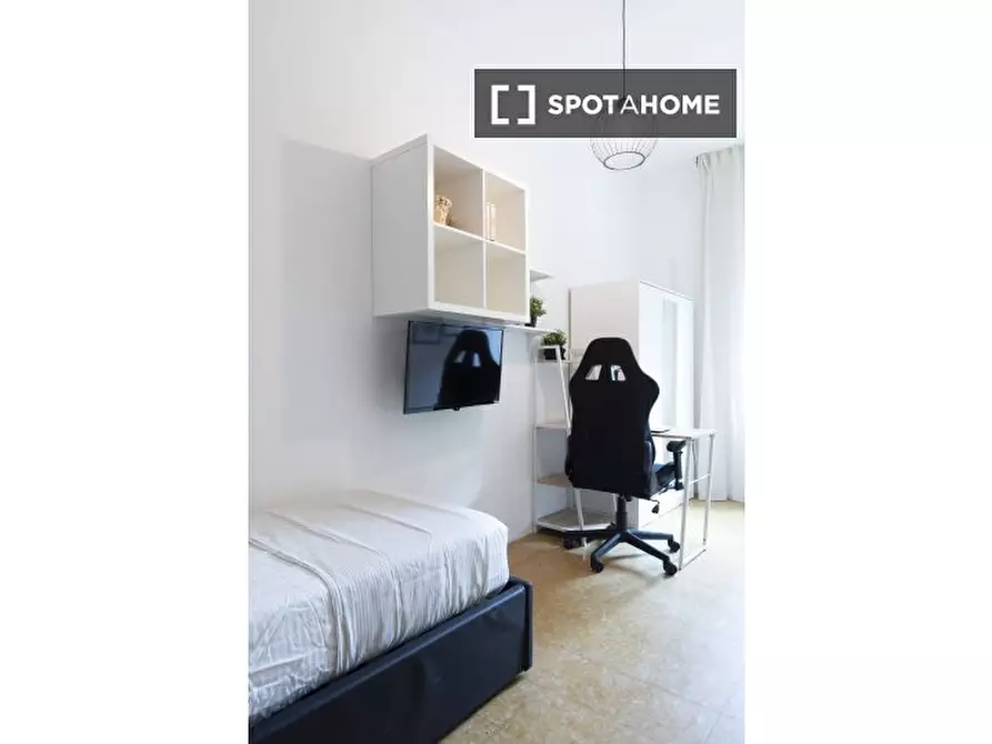 Immagine 5 di Camera condivisa in affitto  in Via Emilio Faà di Bruno a Milano