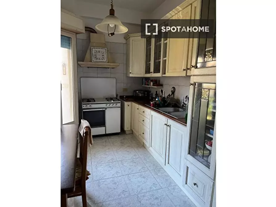 Immagine 8 di Camera condivisa in affitto  in Via Giuseppe Berneri a Roma