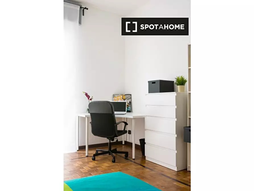 Immagine 3 di Camera condivisa in affitto  in Piazza Tancredi Galimberti a Torino