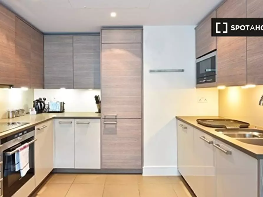 Immagine 3 di Appartamento in affitto  in St George’s Wharf  tower a Lambeth