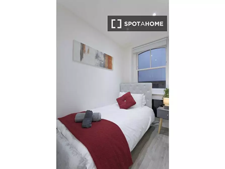 Immagine 15 di Appartamento in affitto  in Wells St a Camden Town