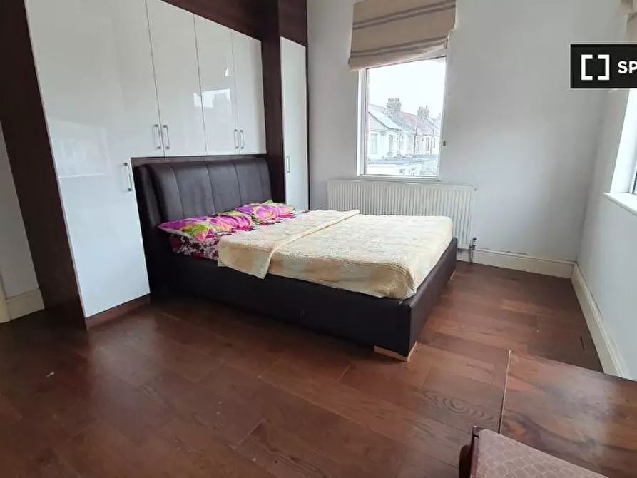 Immagine 1 di Camera condivisa in affitto  in Tenby Rd a Barking