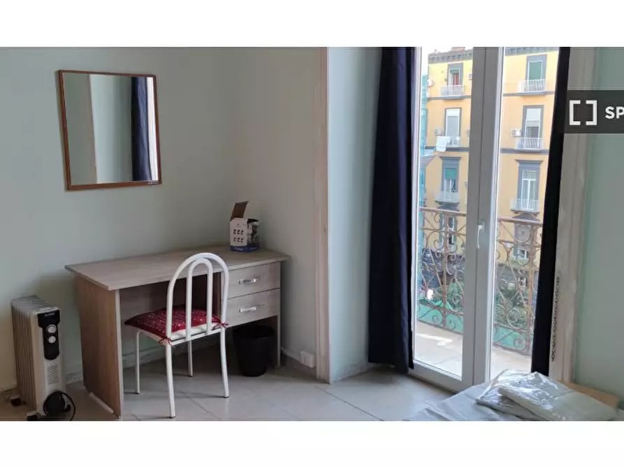 Immagine 3 di Camera condivisa in affitto  in Piazza Crocelle ai Mannesi a Napoli