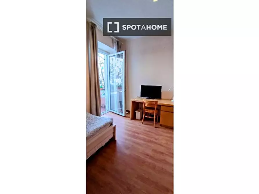Immagine 19 di Camera condivisa in affitto  in Via delle Isole Curzolane a Roma