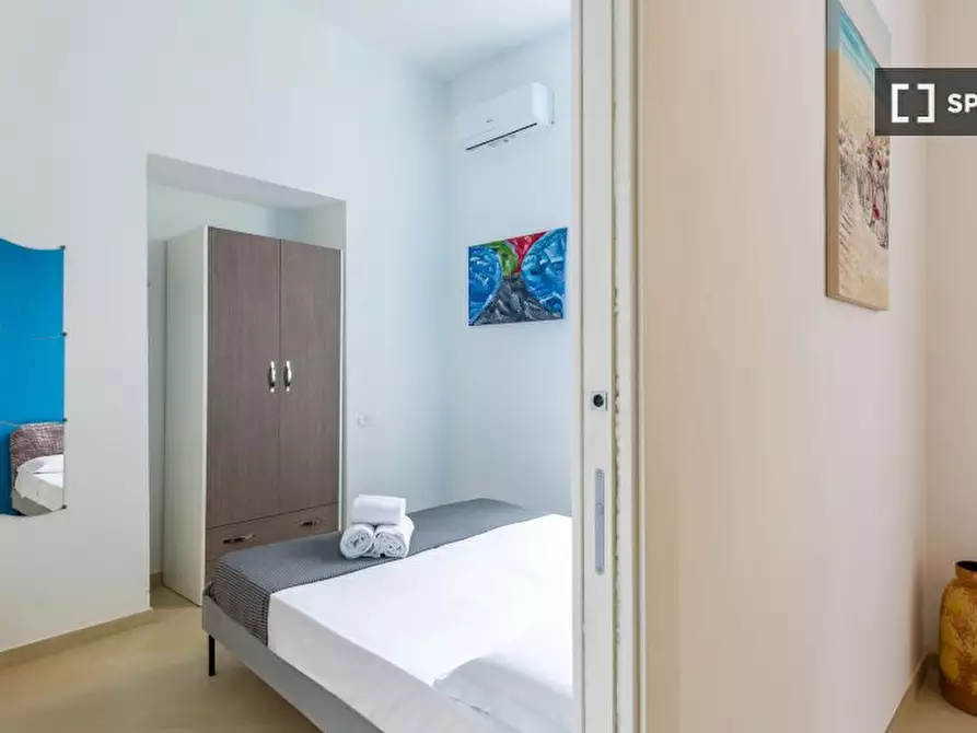 Immagine 10 di Appartamento in affitto  in Via Suor Orsola a Napoli