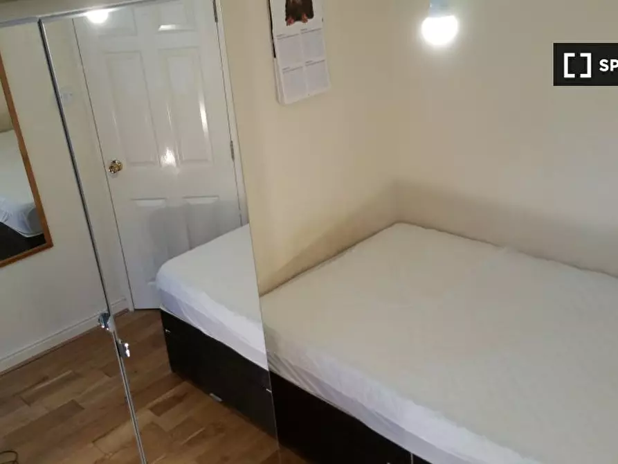 Immagine 16 di Camera condivisa in affitto  in Barnsdale Ave a Poplar