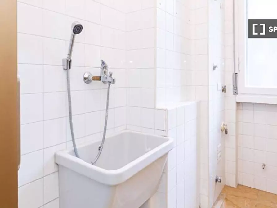 Immagine 15 di Camera condivisa in affitto  in Viale Emilio Caldara a Milano