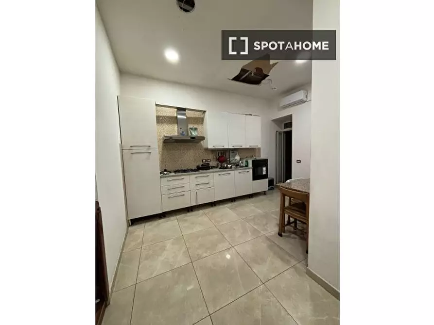 Immagine 8 di Camera condivisa in affitto  in Salita Pontenuovo a Napoli