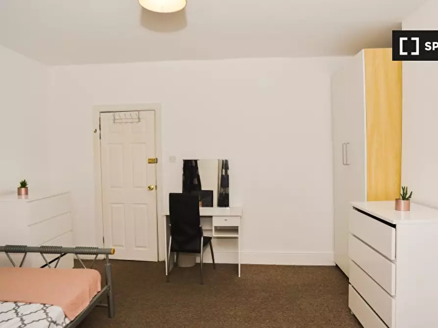 Immagine 3 di Camera condivisa in affitto  in Prince Regent Ln a East Ham