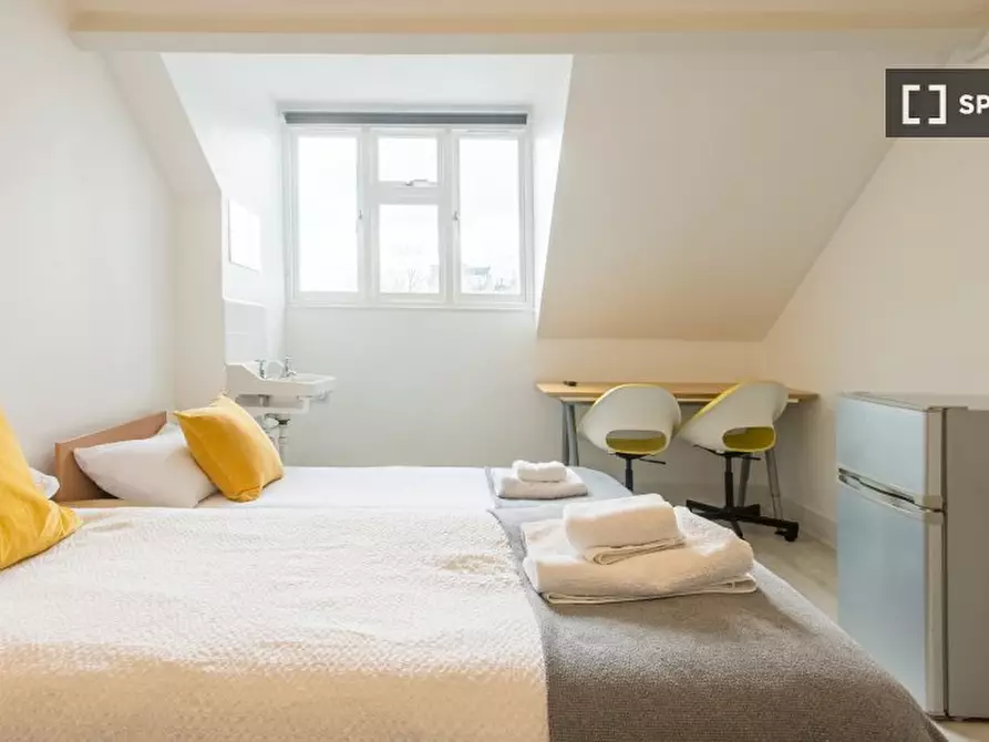 Immagine 4 di Camera condivisa in affitto  in nd Floor Apartment a Kensington
