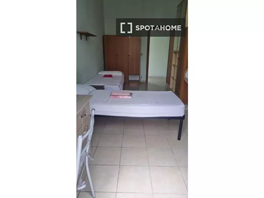 Immagine 1 di Camera condivisa in affitto  in Piazza Crocelle ai Mannesi a Napoli