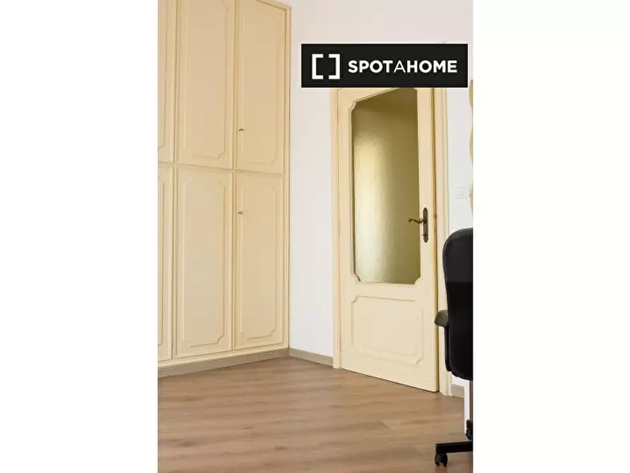 Immagine 3 di Camera condivisa in affitto  in Via S Paolo a Torino