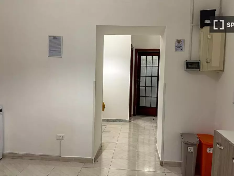 Immagine 9 di Camera condivisa in affitto  in Vico Sedil Capuano a Napoli