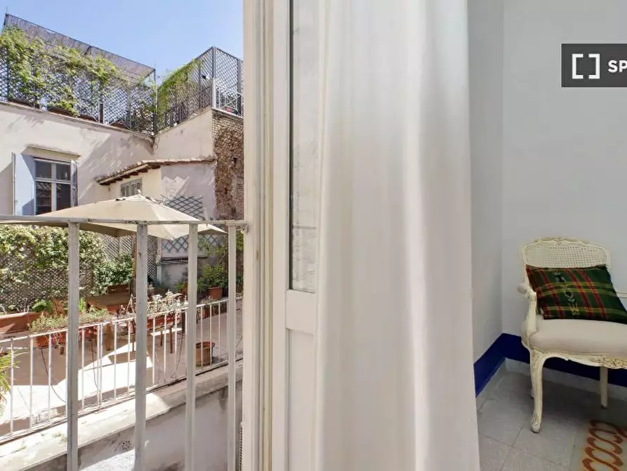 Immagine 11 di Appartamento in affitto  in Via del Portico d'Ottavia a Roma