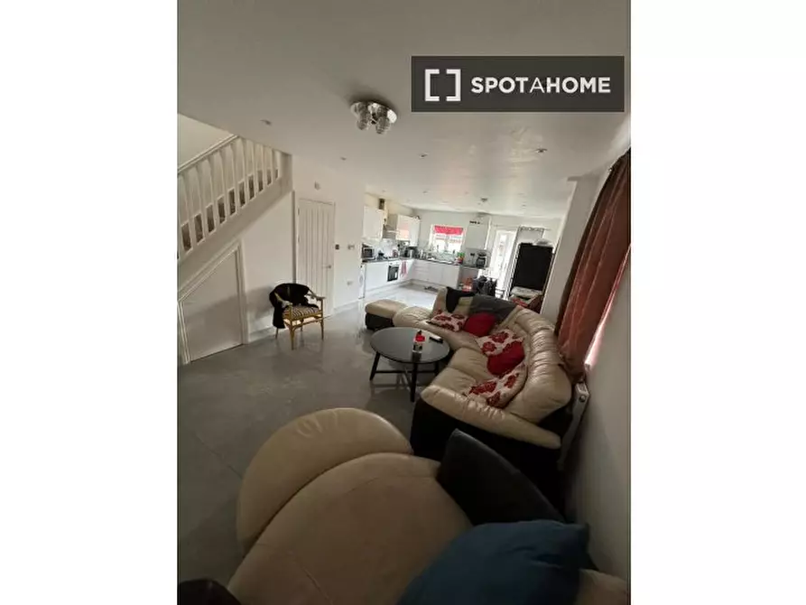 Immagine 7 di Camera condivisa in affitto  in Gants Hl a Ilford