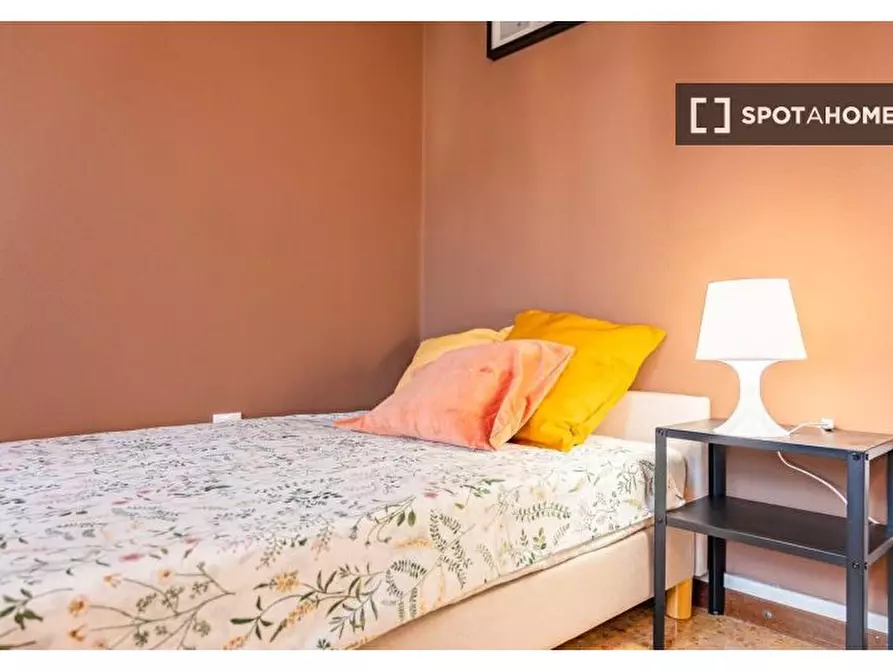 Immagine 1 di Camera condivisa in affitto  in Via Eugenio Donadoni a Milano