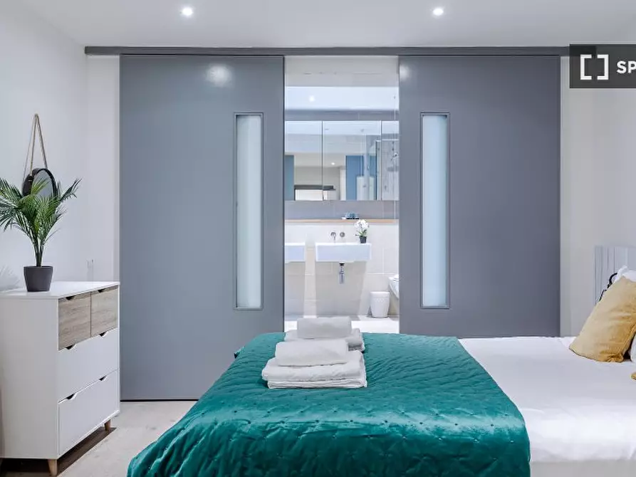 Immagine 14 di Appartamento in affitto  in Lower Ground a Kensington