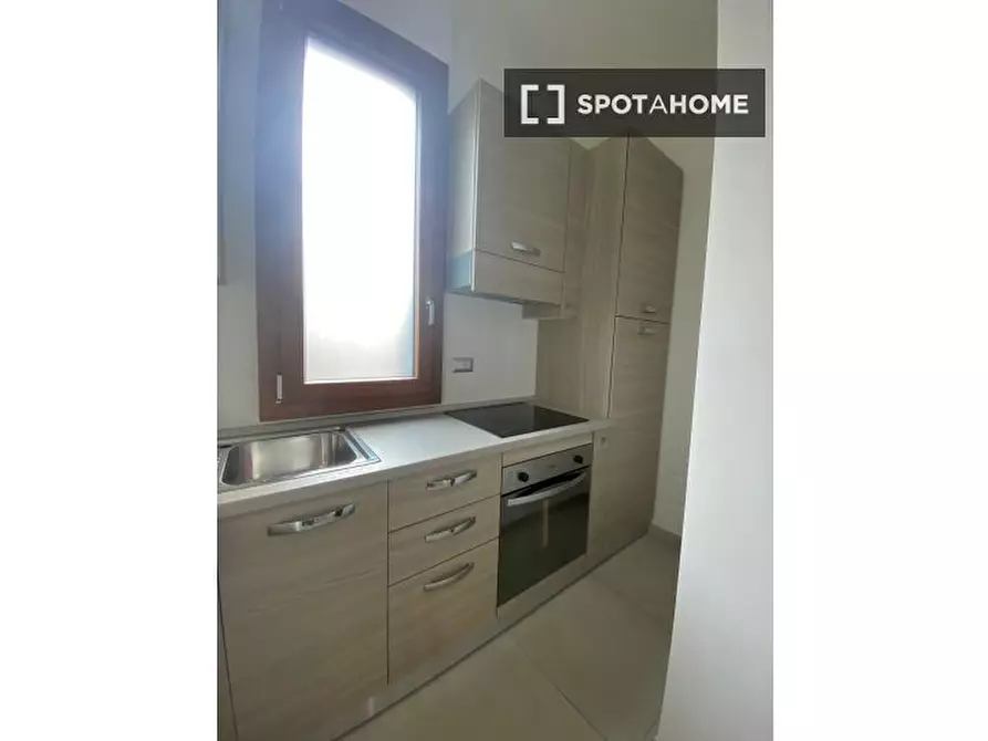 Immagine 4 di Camera condivisa in affitto  in Via Ugo Foscolo a Sesto San Giovanni