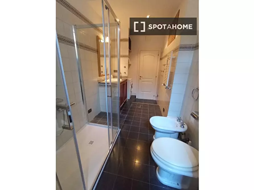 Immagine 9 di Camera condivisa in affitto  in Via Angelo Poliziano a Roma