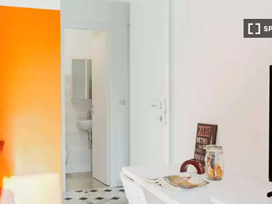 Immagine 17 di Camera condivisa in affitto  in Viale Tunisia a Milano