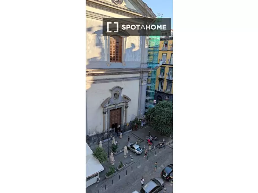 Immagine 16 di Camera condivisa in affitto  in Piazza Crocelle ai Mannesi a Napoli