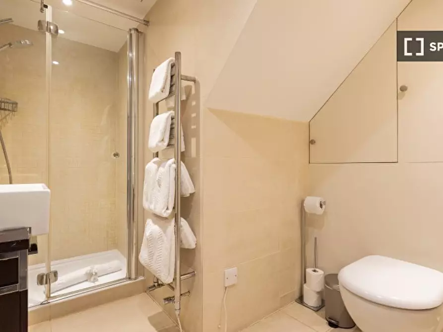 Immagine 16 di Appartamento in affitto  in Flood St a Kensington
