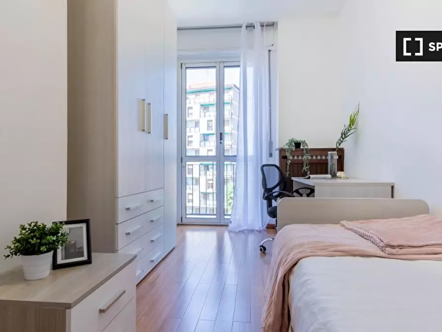 Immagine 2 di Camera condivisa in affitto  in Via Intra a Milano