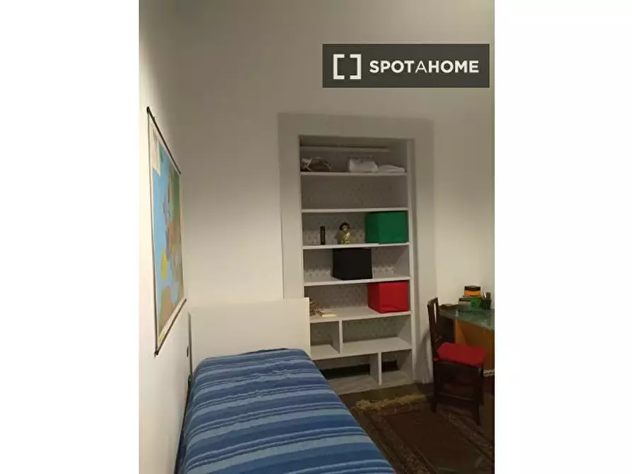 Immagine 4 di Camera condivisa in affitto  in Via Ventaglieri a Napoli