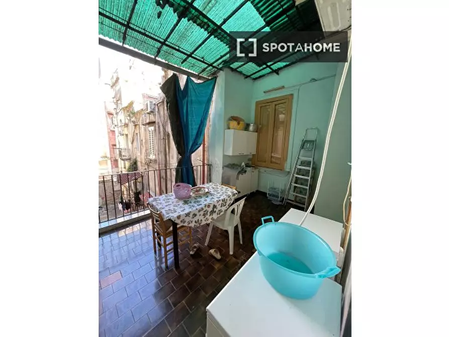 Immagine 17 di Camera condivisa in affitto  in Via S. Giovanni in Porta a Napoli