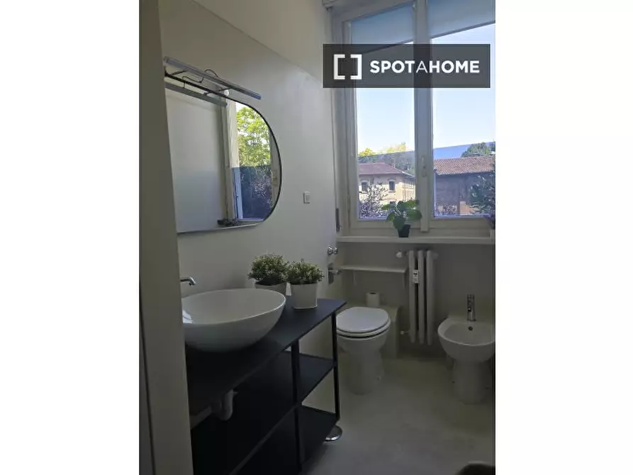 Immagine 7 di Camera condivisa in affitto  in Viale Francesco Restelli a Milano